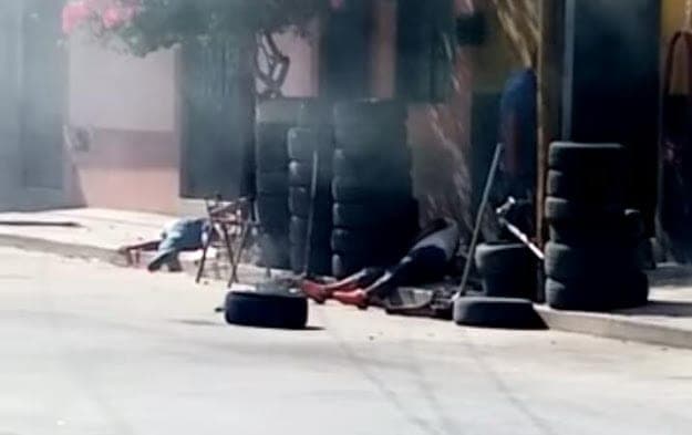 Disparos y granadazo contra vulcanizadora deja varios muertos en Guanajuato