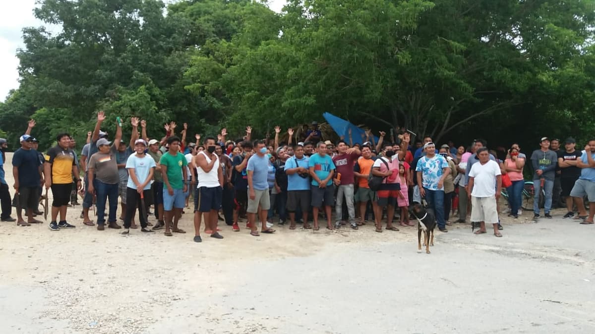 Se toman predios en Akumal 250 familias