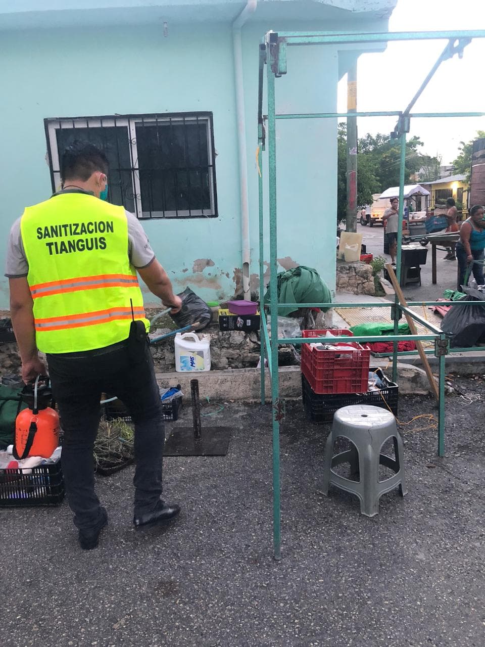 Denuncian que tianguistas violan reglas sanitarias acordadas en Cancún