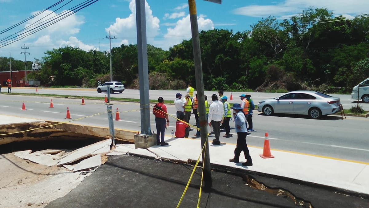 Hallan manto acuífero en socavón de la carretera Playa del Carmen-Tulum