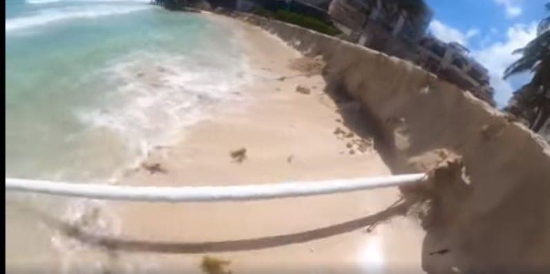 Video: Erosión de playas exhibe tuberías contaminantes en Playa del Carmen