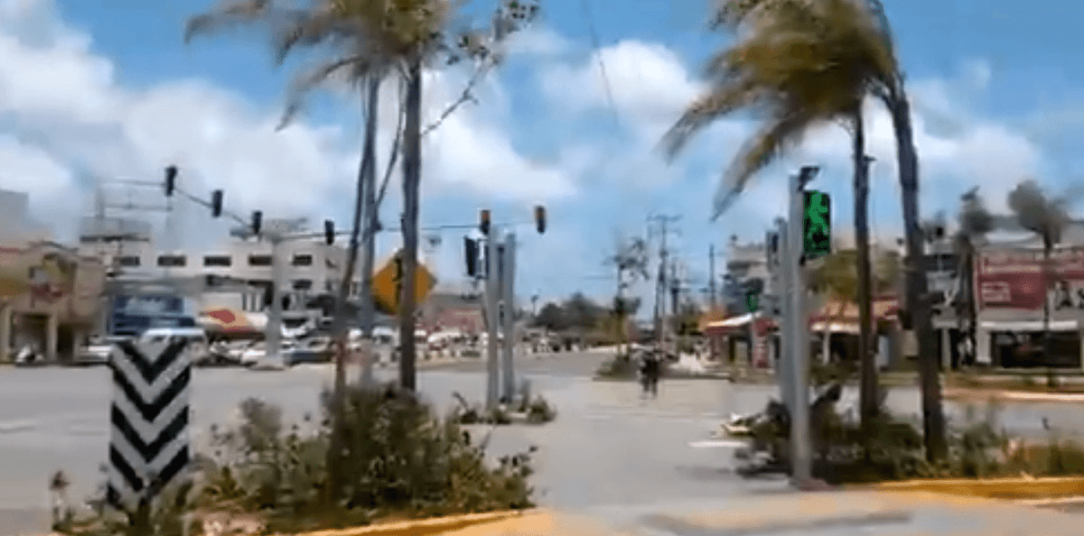 Video: Con guardia ciudadana eliminan tráfico en crucero de Cancún