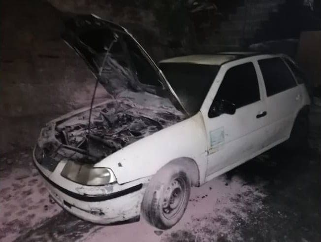 Videos: Comando armado rafaguea 15 casas y quema autos con bombas molotov en CDMX