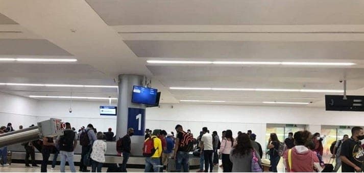 Opera Aeropuerto de Cancún sin sana distancia