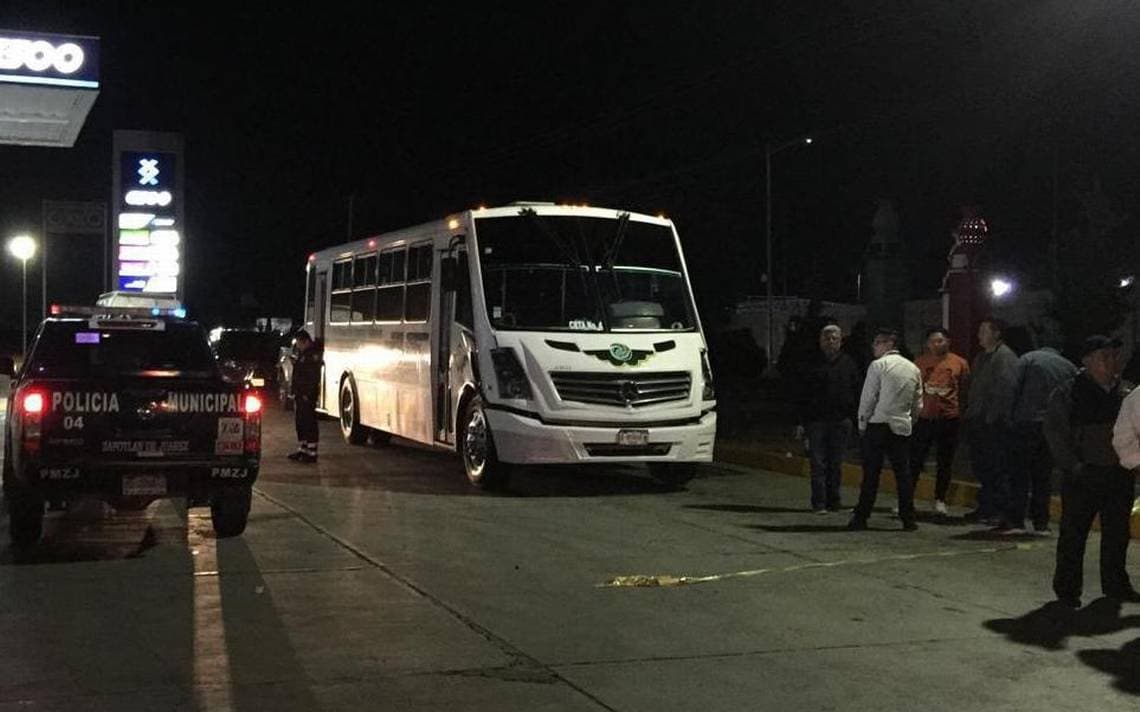¡Insólito! Trasladan cadáver en autobús y están en riesgo por Covid-19 los pasajeros