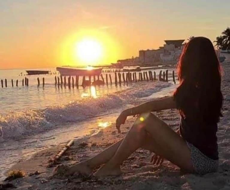 ¡Las playas cerradas y esta funcionaria yucateca se pasea en ellas! La tunden en redes