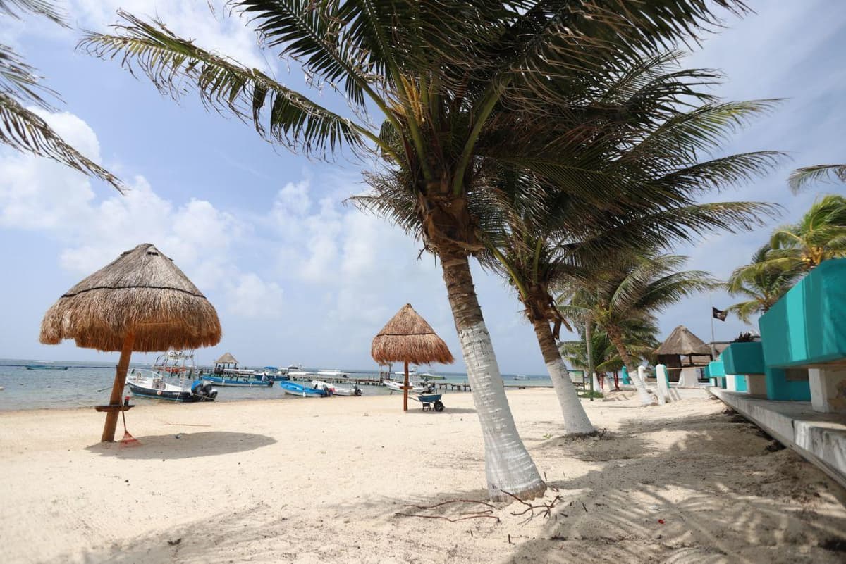 Playas de Puerto Morelos lucen libres de sargazo
