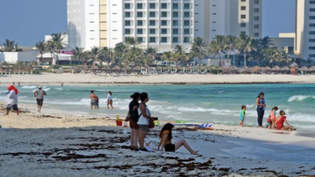 Retiran a más de mil personas de playas pese a restricciones en Playa del Carmen