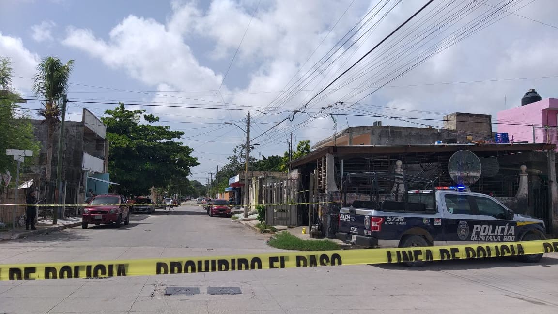 Hieren de bala a dos personas de un taller de herrería de Cancún