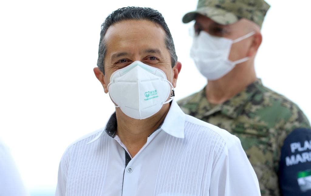 Con la suma de esfuerzos juntos avanzamos en el combate al arribo de sargazo: Carlos Joaquín