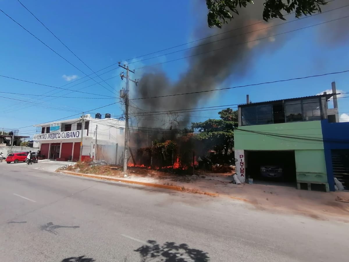 Incendio obliga a desalojar clínica en Cancún