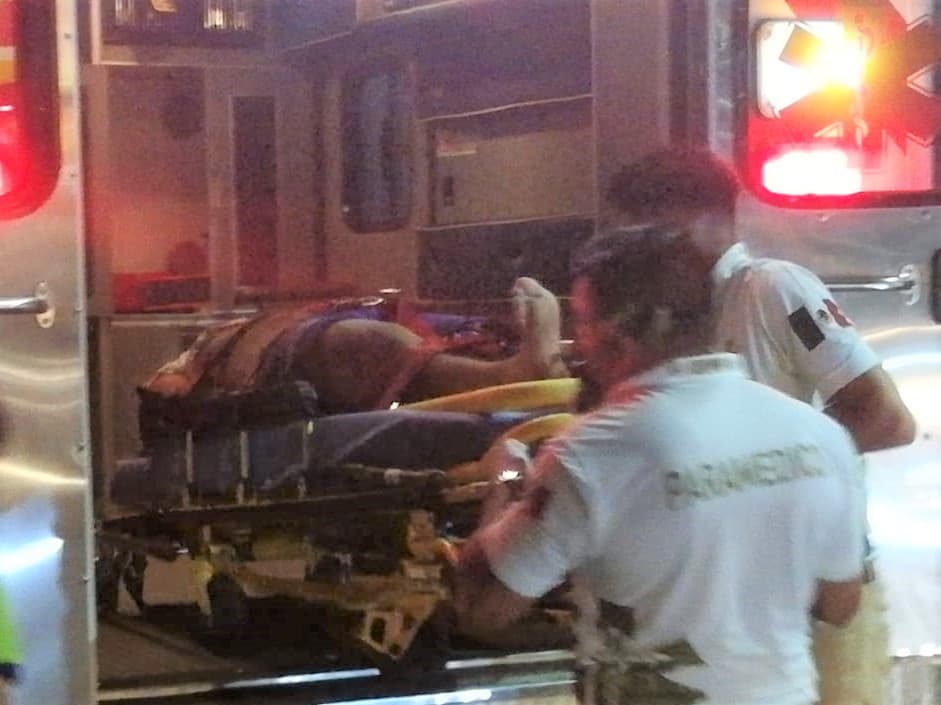 Conductor embiste a ciclista en Cancún y lo manda al hospital