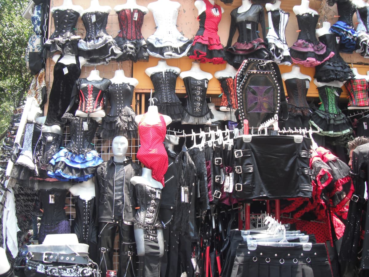 Con medidas anti Covid-19 reabre el Chopo ¡El mercado más rockero de la CDMX!