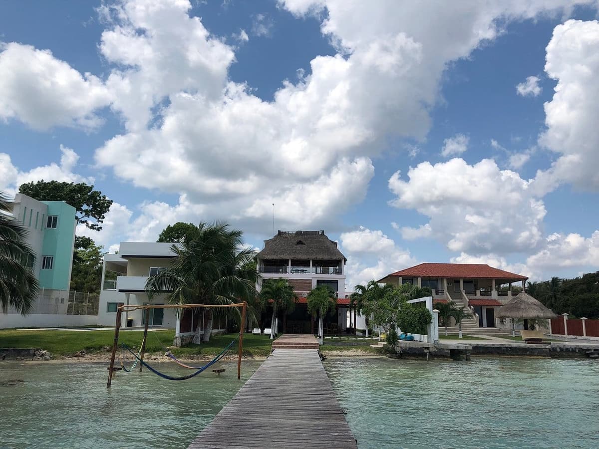 Visita Bacalar y se meten a robarle pertenencias en su centro de hospedaje