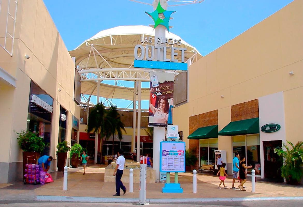Plazas Outlet de Cancún, aún sin cierres definitivos