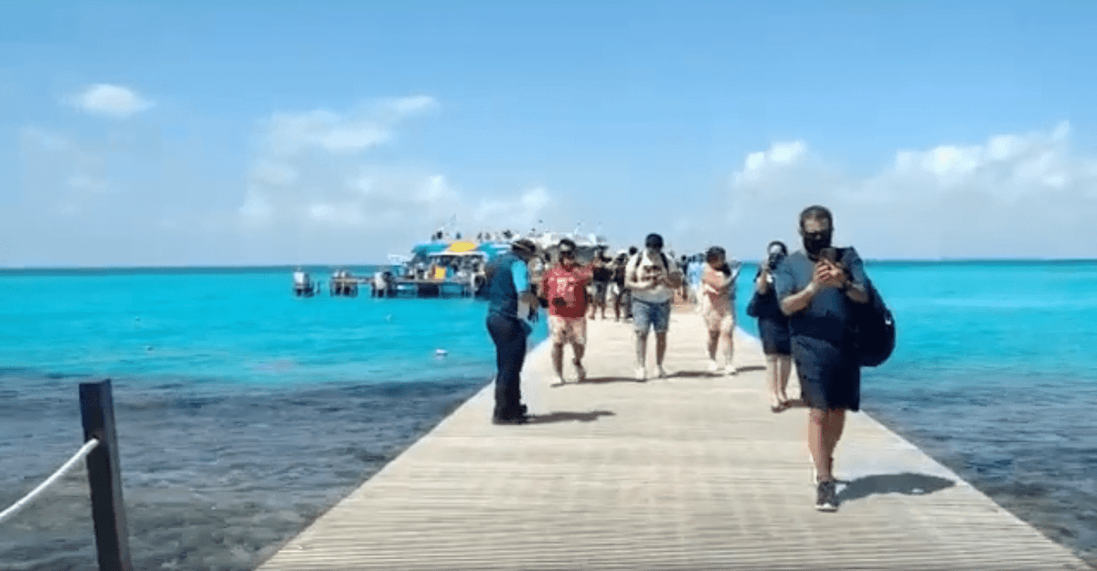 Video: Así recibieron a los primeros turistas a Parque "El Garrafón" en Isla Mujeres