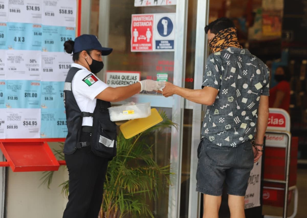 Refuerzan prevención en Puerto Morelos con entrega gratuita de 7 mil cubrebocas