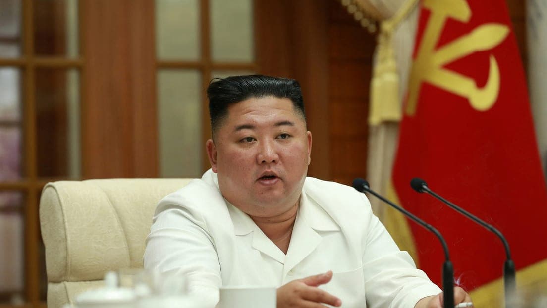 Reaparece en público Kim Jong-un tras rumores de que estaba en coma
