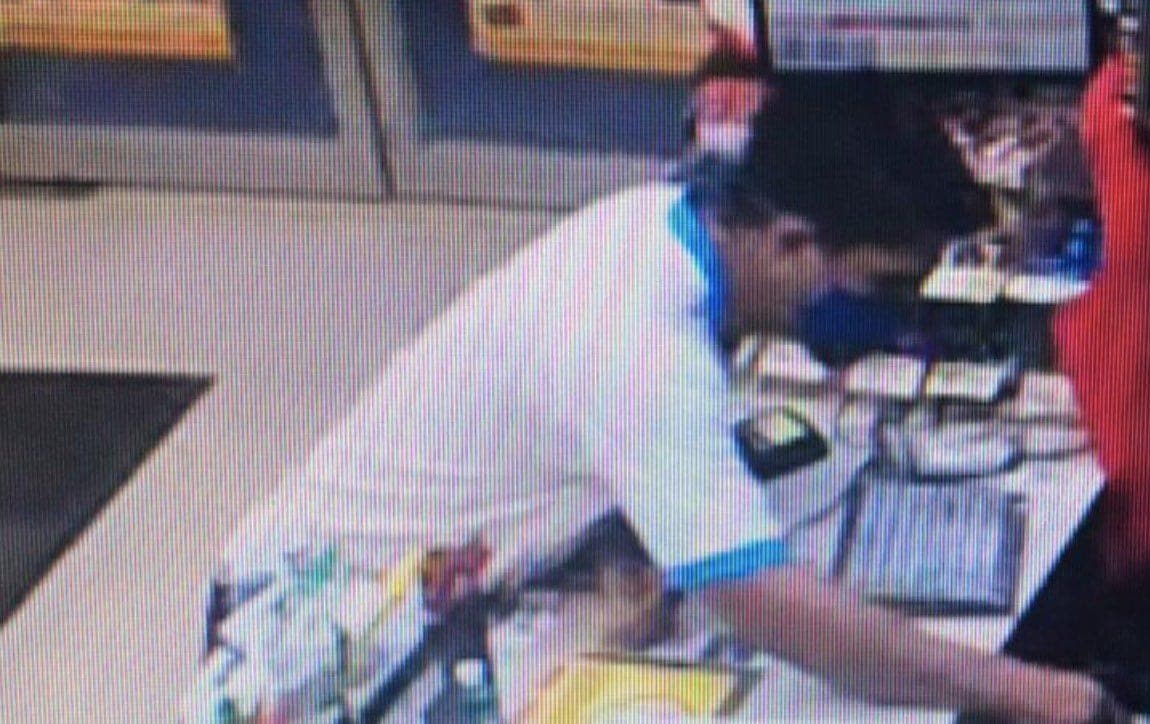 ¿Lo reconoces? Captan a joven asaltante de Cancún