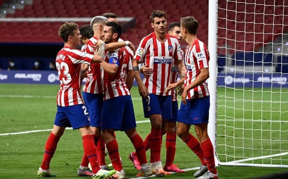 Recibe trofeo  Atlético de Madrid 73 años después