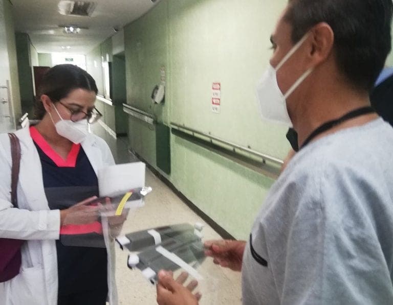 Muere doctor de Covid-19 tras negarse a atenderlo donde regaló miles de caretas