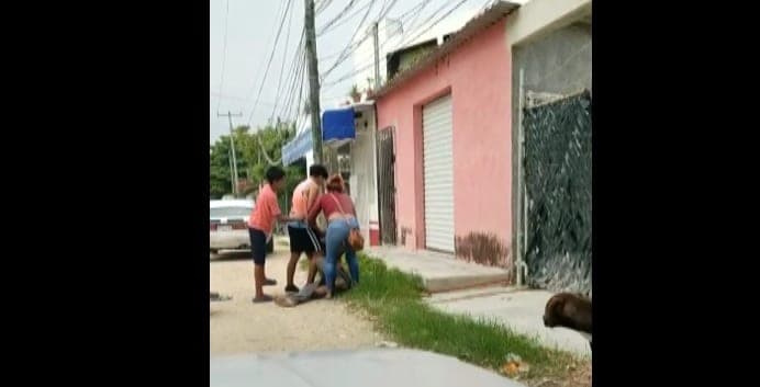 Video: Golpean a hombre con problemas mentales, en Rancho Viejo