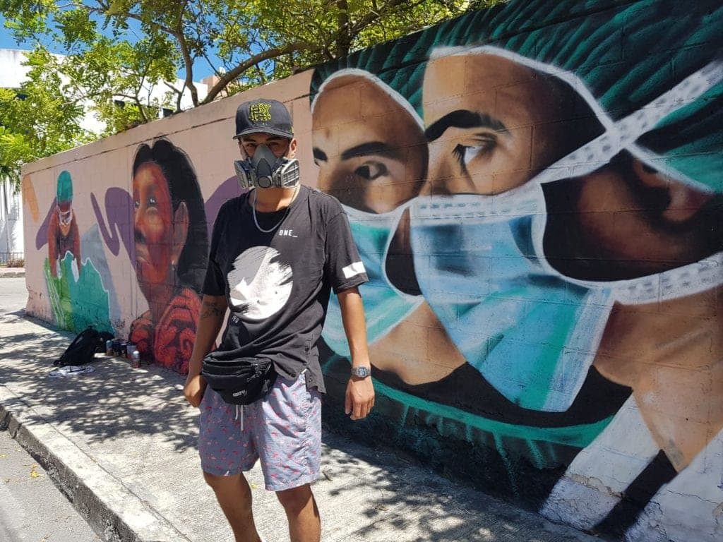 Reconocen a personal médico en mural de Playa del Carmen