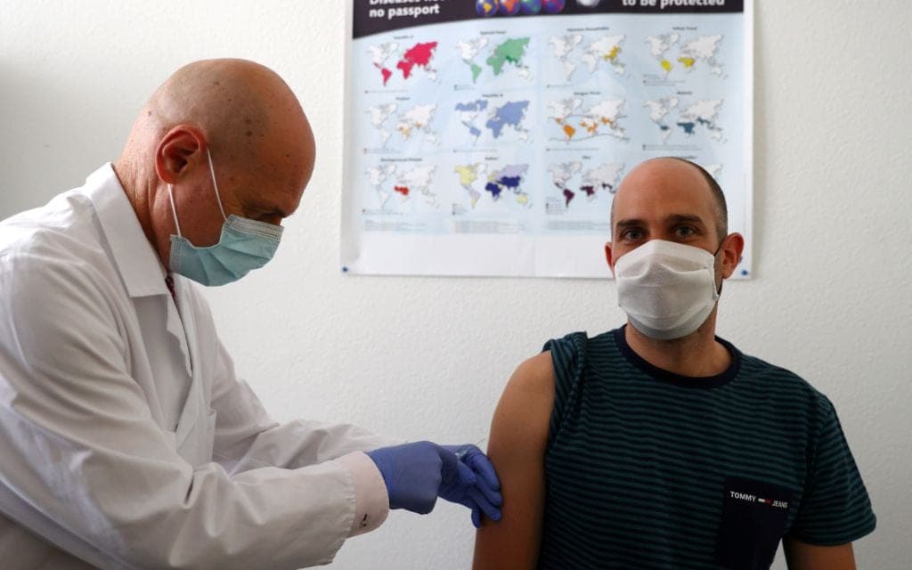 J&J inicia fase final en prueba de vacuna COVID-19 con 60 mil voluntarios