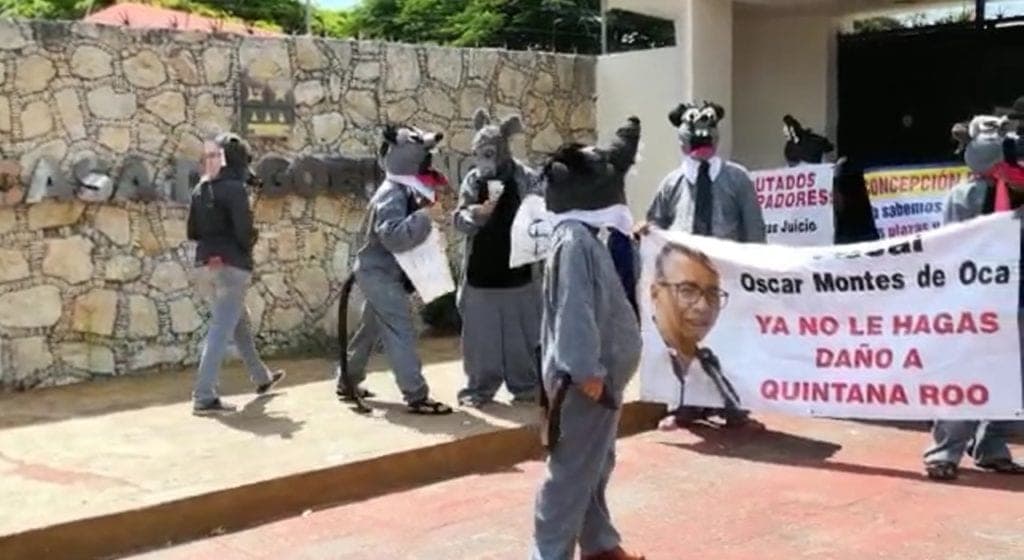 Protesta de "ratas" en la Fiscalía: Piden salvar a los agentes corruptos