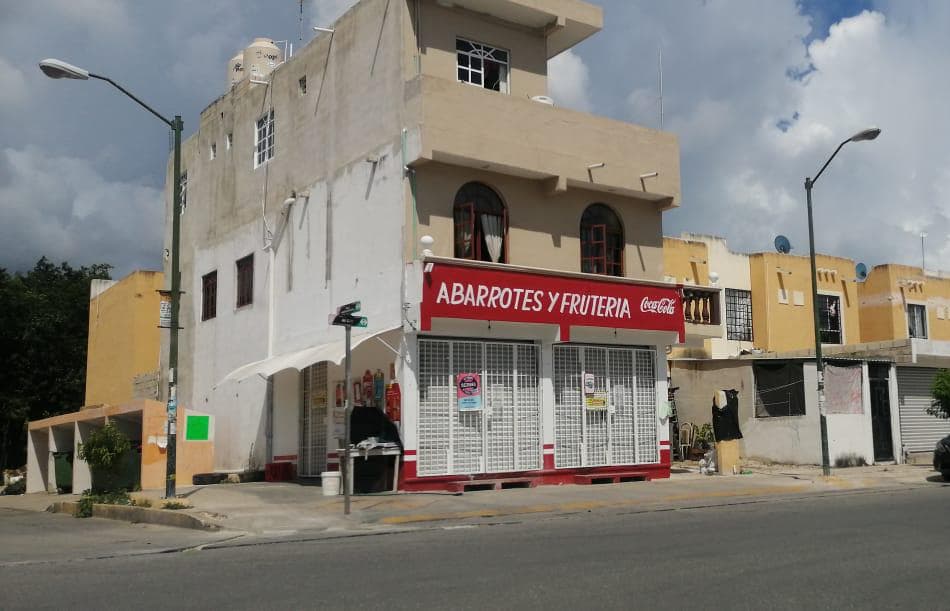 Tendero recibe balazo en la pierna por defender su local de asaltante en Playa del Carmen