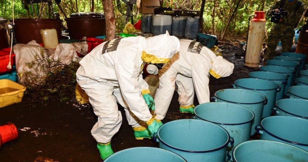 Empresa estadounidense suspende venta de químico en México; la usaba el narco para fabricar droga