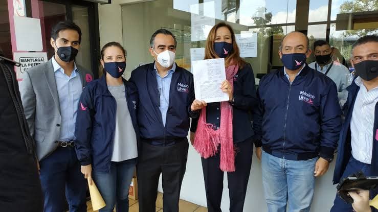 Felipe Calderón entrega impugnación de México Libre al INE; advierte persecución política