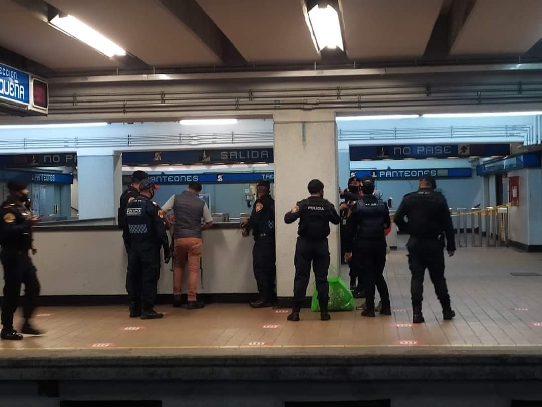 Con binomios y represión, autoridades detienen a comerciantes que hacen entregas en el Metro