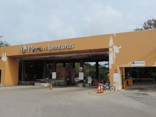 Fideicomiso de Puerto Aventuras mantiene control de la caseta de acceso por orden de un juez