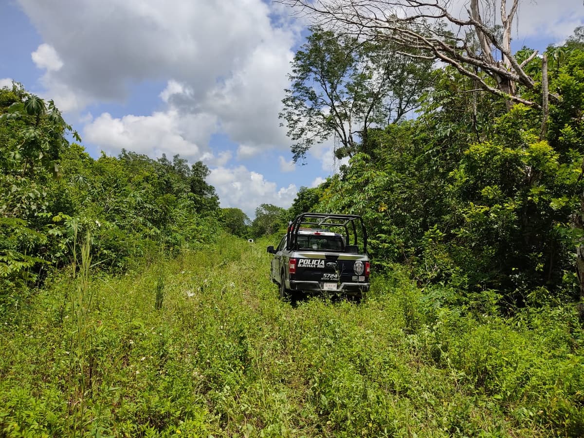 Víctima hallada en la entrada a Tres Reyes, Cancún, fue asesinada a pedradas