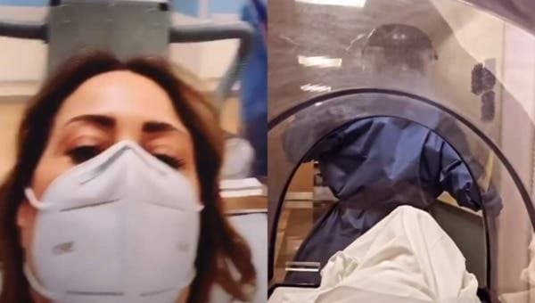 Videos: Trasladan a Andrea Legarreta en cápsula de aislamiento a un hospital