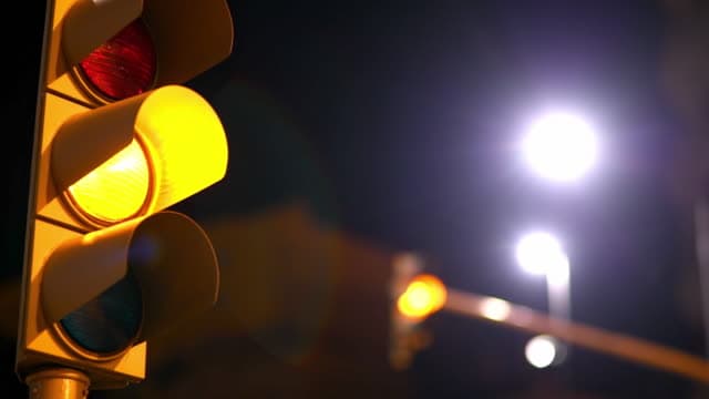 ¿Qué negocios pueden abrir con semáforo amarillo?