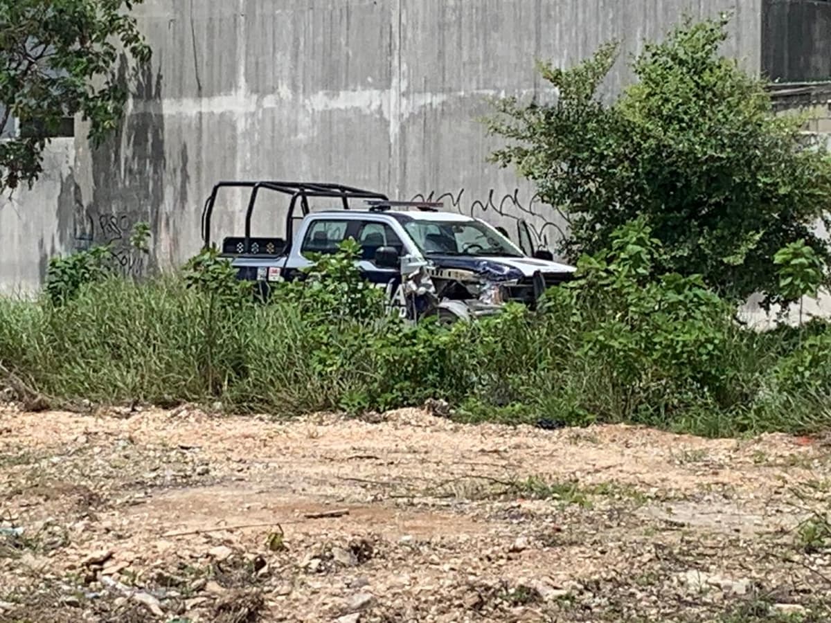 Chocan dos patrullas policiacas en Cancún