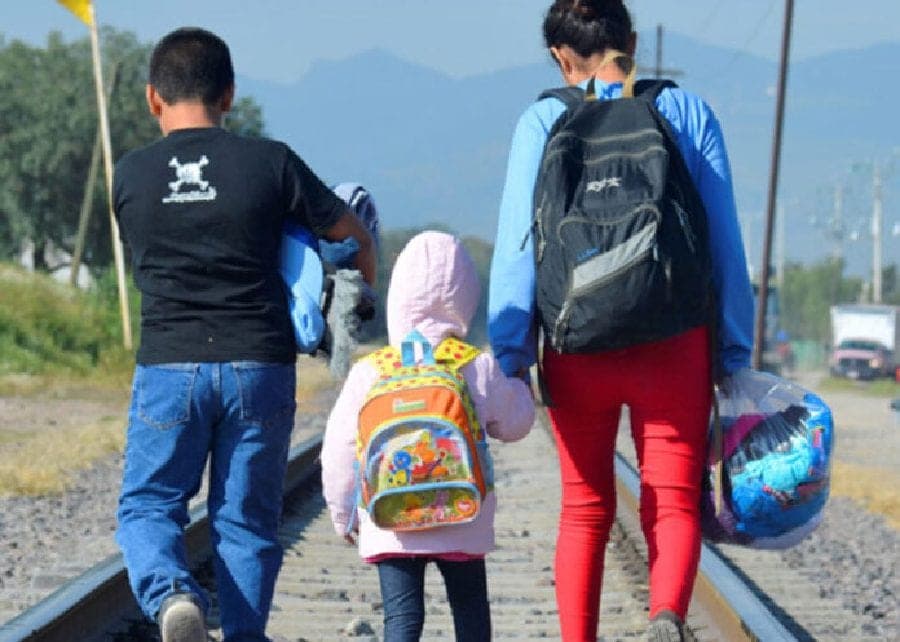 Gobierno estadounidense expulsa a niños migrantes de otros países a México