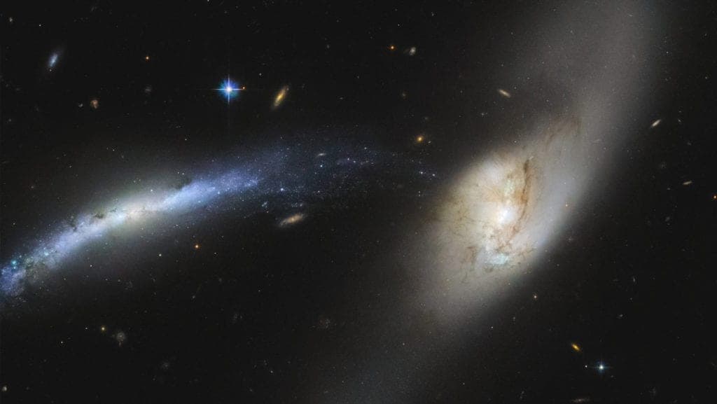 Una cascada galáctica se observa en el Telescopio Hubble