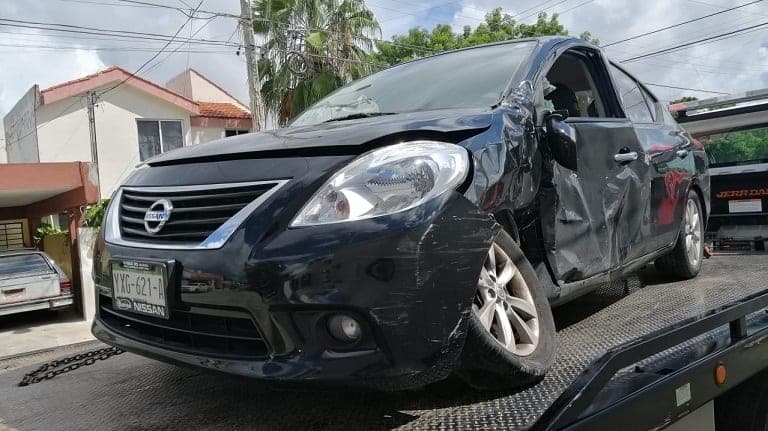 Gobernador de Yucatán sufrió percance vial, logró salir ileso