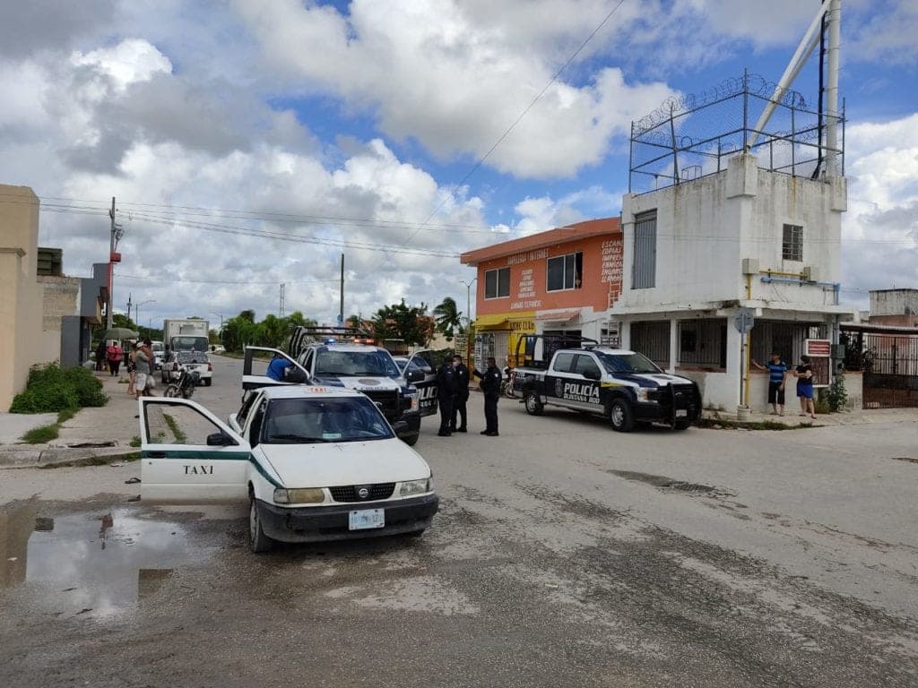 Detienen a taxista, integrante de banda de malandros asaltantes en Cancún