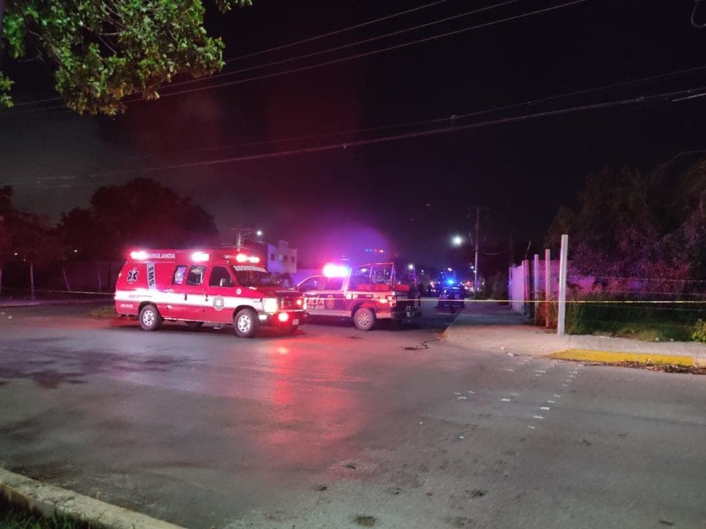 Matan a mecánico que bebía con camaradas al interior de su taller en Cancún