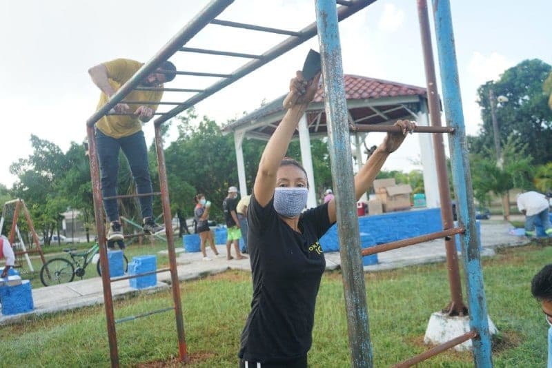 Jóvenes chetumaleños ponen ejemplo: restauran parques y domos en comunidades