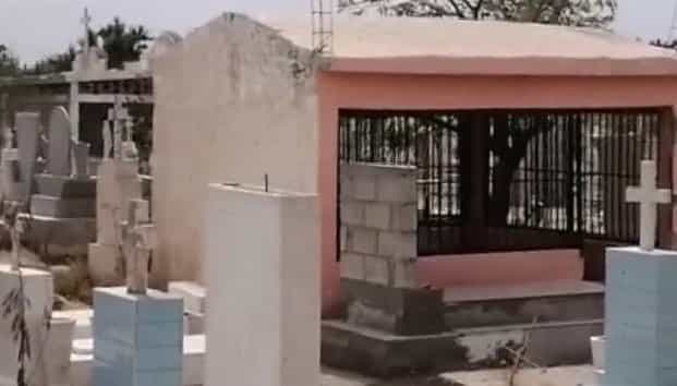 Sujeto encierra a su esposa en una cripta para robarle a su hija