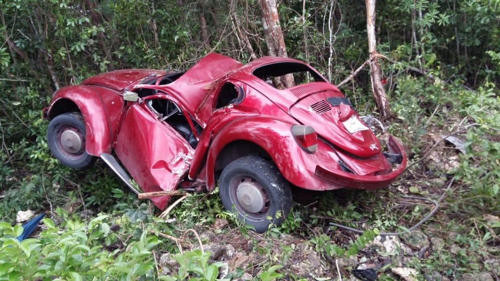 Muere prensado al estrellar coche en la Región 248 de Cancún