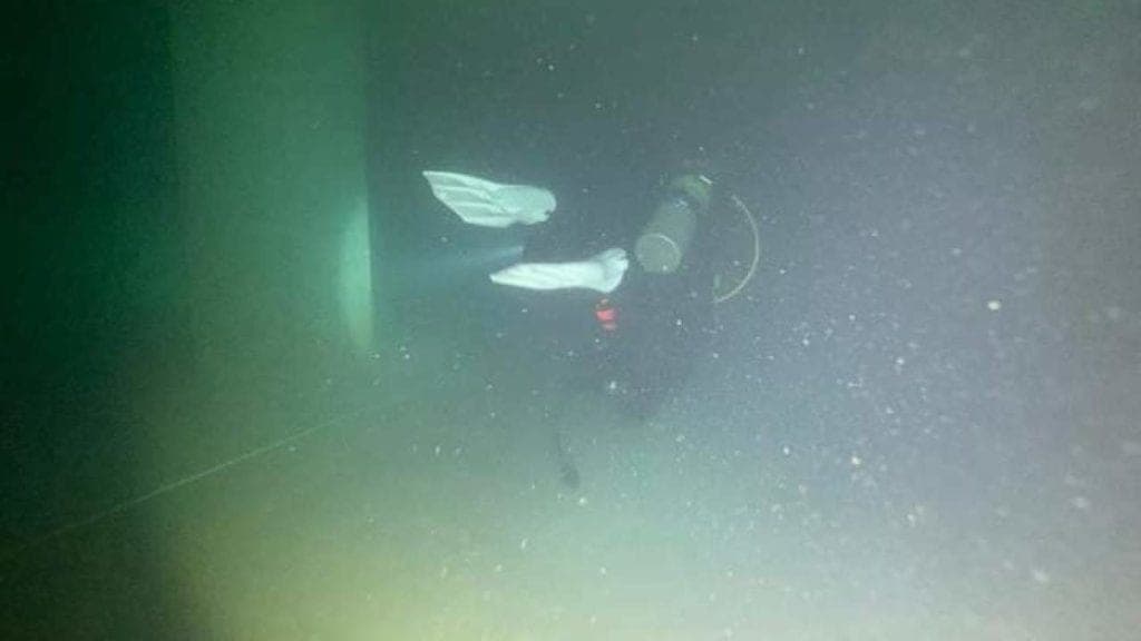 Acceden buzos a centros comerciales de Mérida tras inundaciones causadas por "Delta"