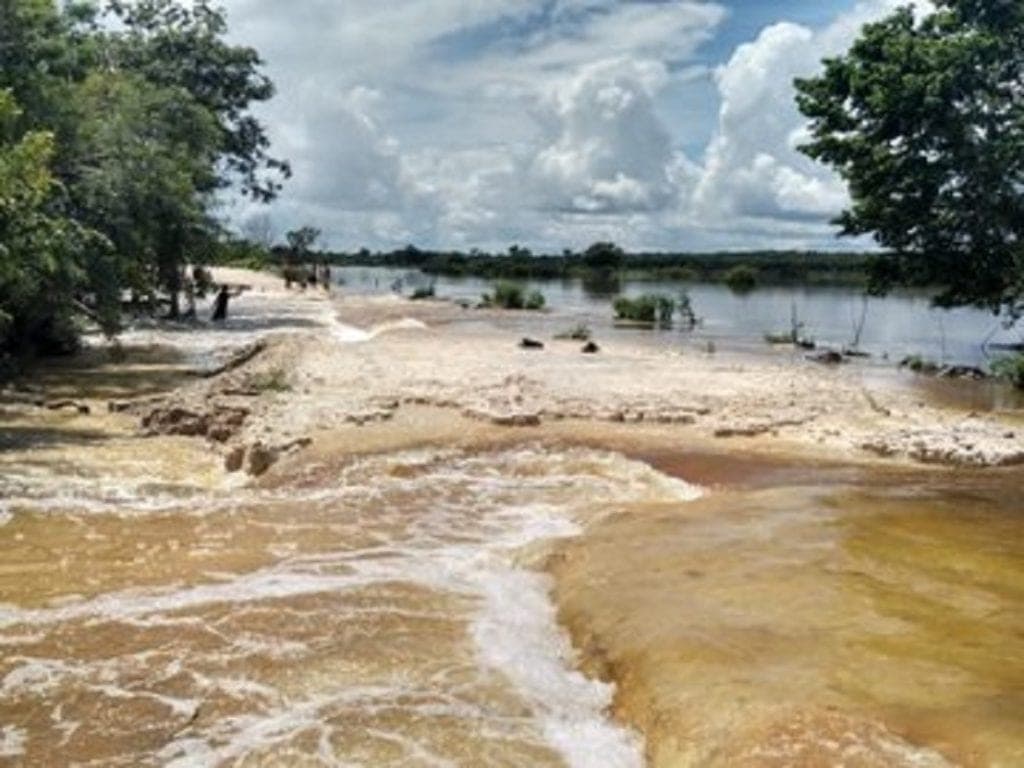 Evacúan a familias de Bacalar por estragos dejados por las lluvias