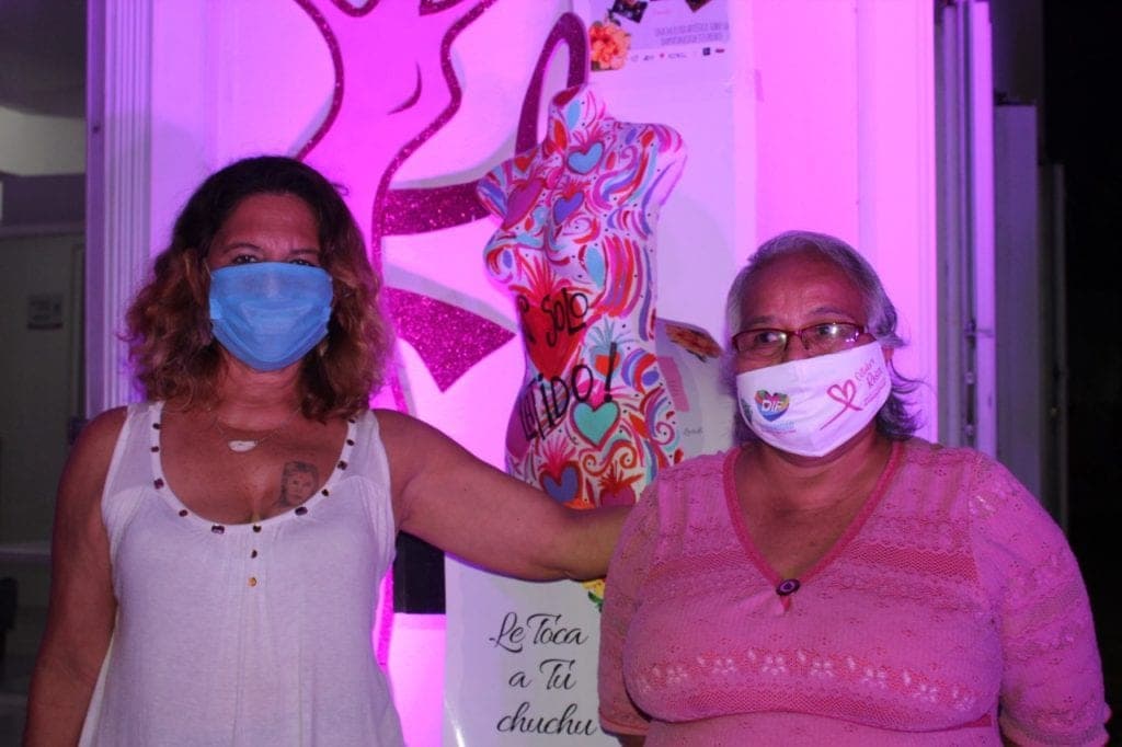 Con bustos artísticos alusivos al cáncer de mama, fomentan autoexploración en Playa del Carmen