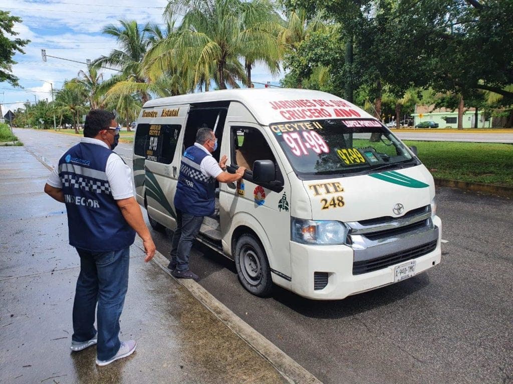 ¡Imponen retenes en Cancún! para que combis respeten medidas sanitarias